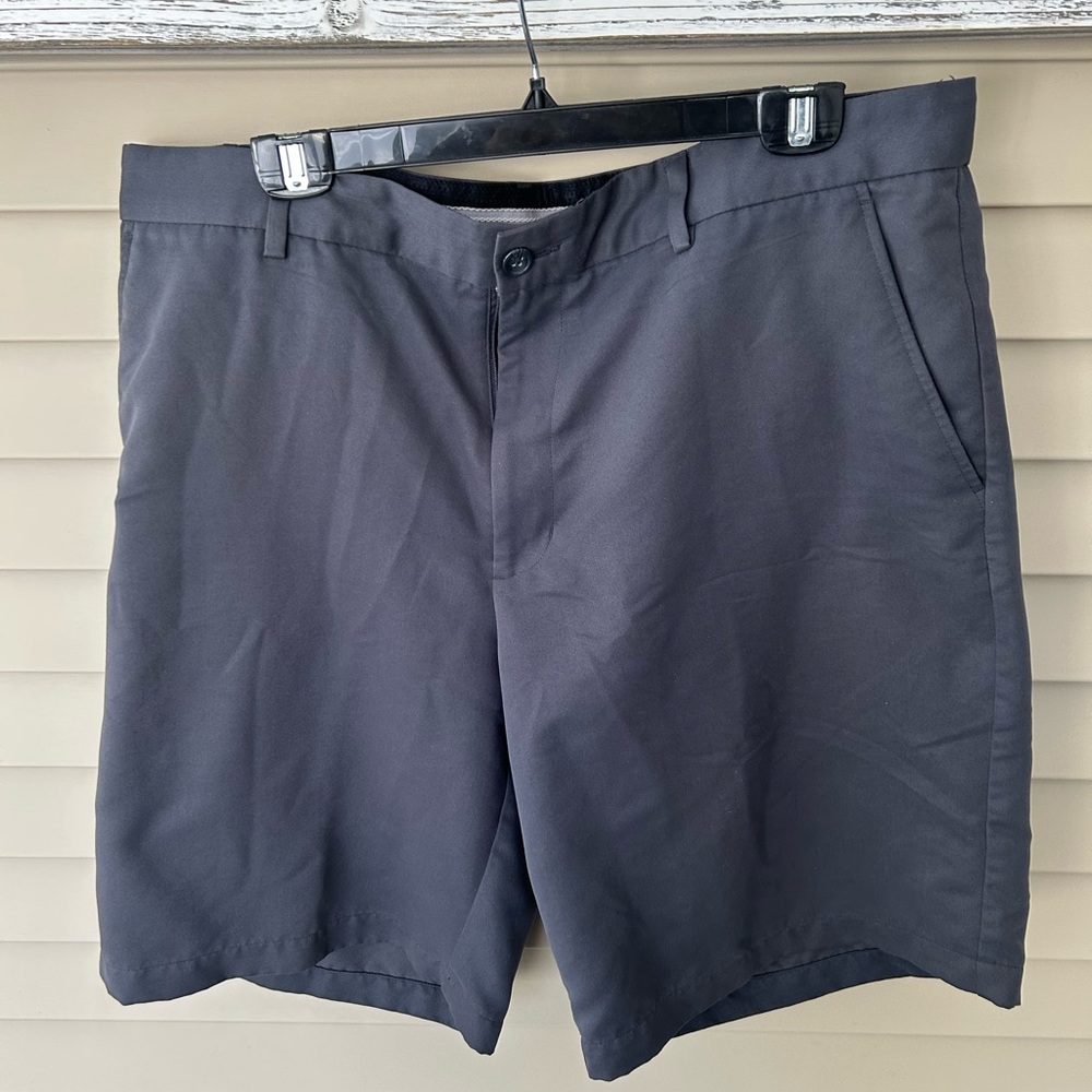 LIKE NEW MENS GREG NORMAN MADE FOR TASSO ELBA GOLF SHORTS SIZE 38